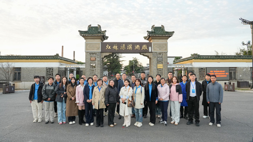 23厂区合影